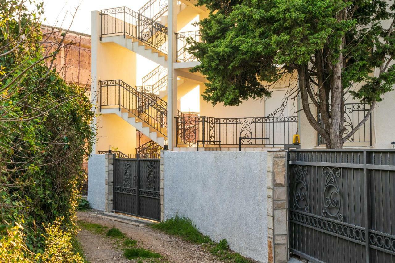 Apartments Natali Бар Экстерьер фото